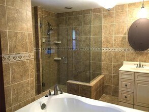 2724 NE 32nd St in Fort Lauderdale, FL - Building Photo - Building Photo
