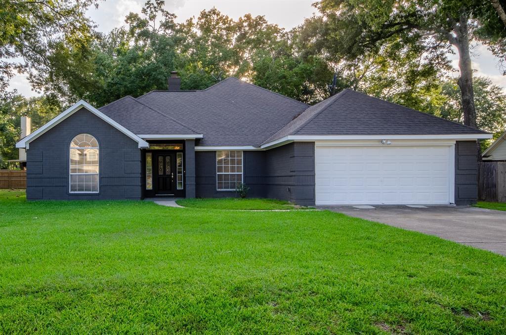 12811 Fisher Dr in Baytown, TX - Building Photo