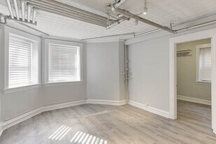 2042 W Armitage Ave, Unit G in Chicago, IL - Building Photo