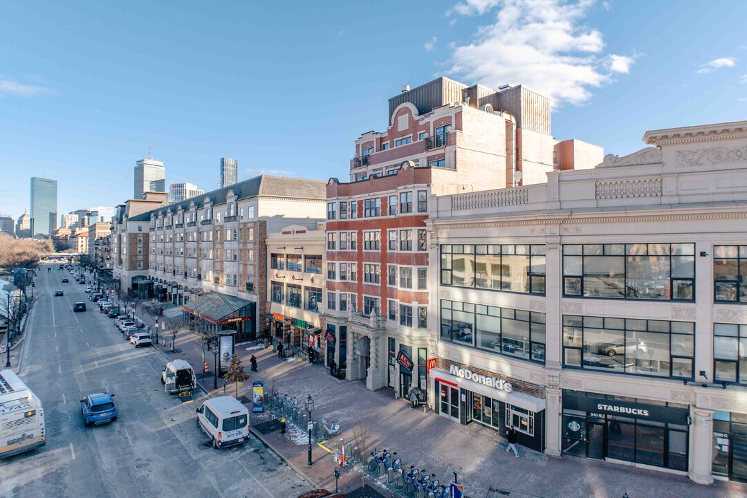 534 Commonwealth Ave in Boston, MA - Foto de edificio