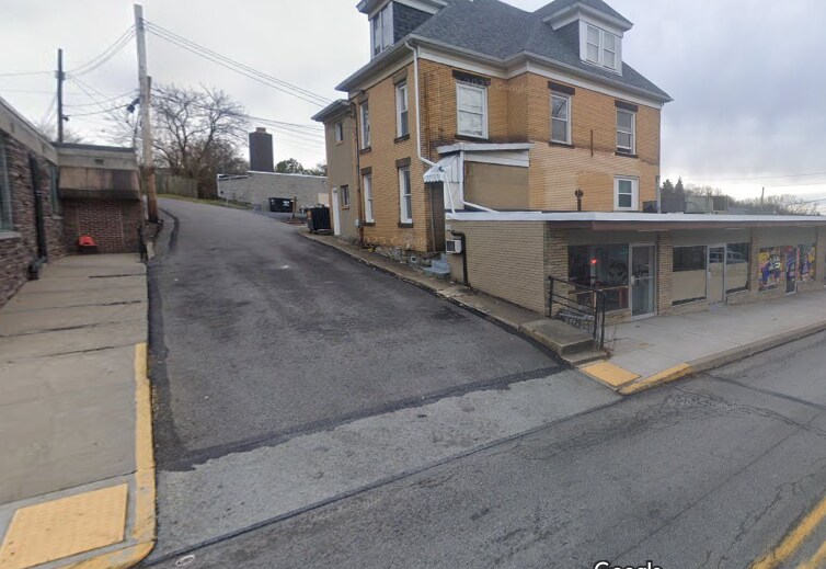 1139 5th Ave in East Mckeesport, PA - Building Photo