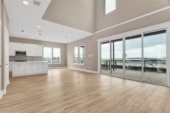 28 Cmdr. Runco Ln in Seabrook, TX - Building Photo - Building Photo