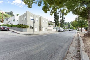 Private Bungalow w/ Yard! Move in Today in Los Angeles, CA - Building Photo