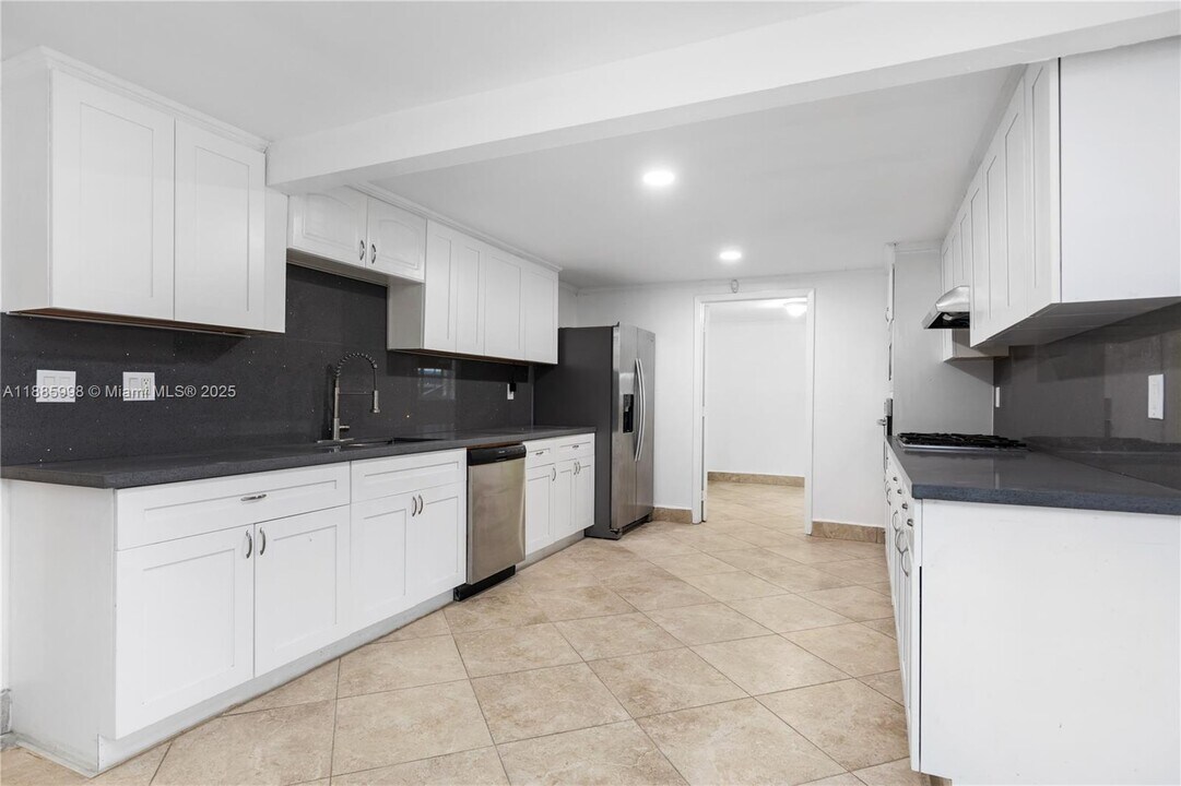 8645 SW 128th St in Miami, FL - Building Photo