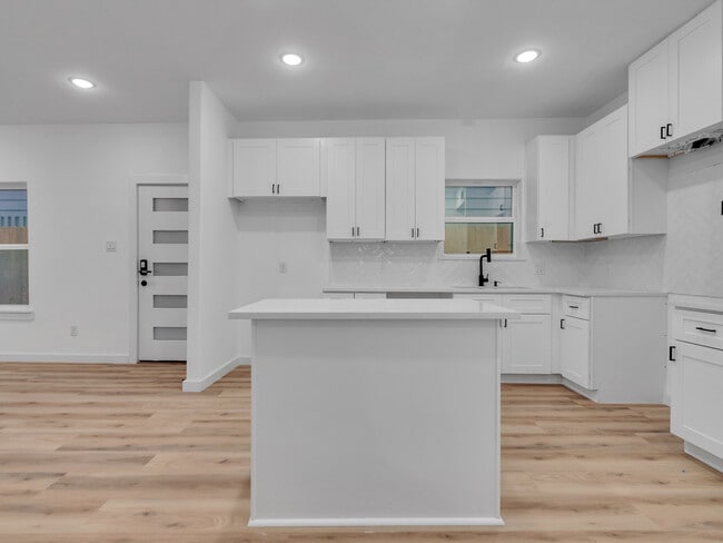 9410 Firnat St in Houston, TX - Building Photo - Building Photo