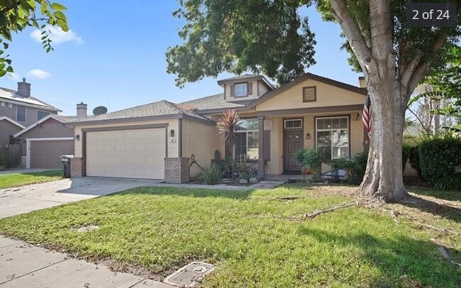 306 W Springer Dr in Turlock, CA - Foto de edificio - Building Photo