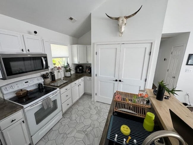 616 Vista Lake Dr in Manteo, NC - Building Photo - Building Photo