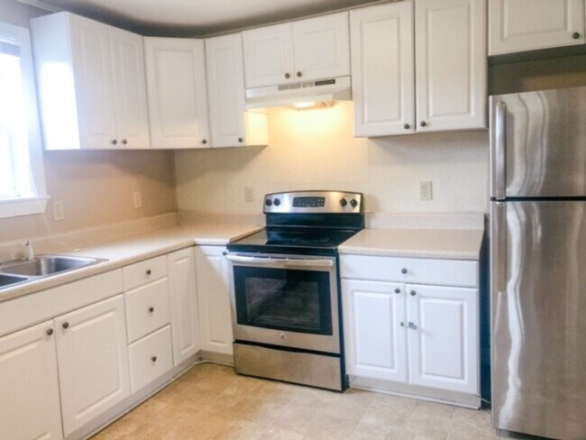 7169 Strawberry Rd in Summerfield, NC - Building Photo - Building Photo