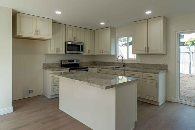 6 Princeton Ave in Oxnard, CA - Building Photo - Building Photo