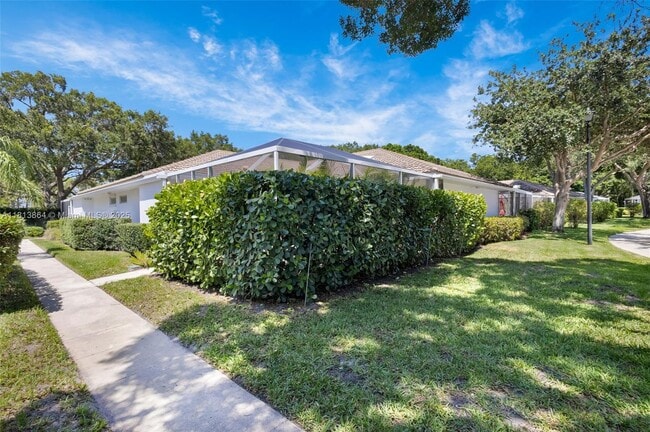 property at 2904 Pin Oak Ct