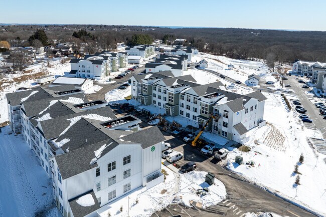 61 Myrock Ave in Waterford, CT - Building Photo - Building Photo