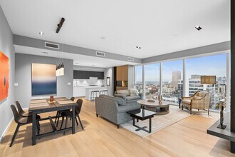1075 NW Northrup, Unit 1914 in Portland, OR - Foto de edificio - Building Photo