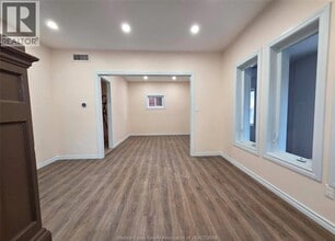 3284 Baby St in Windsor, ON - Building Photo - Building Photo