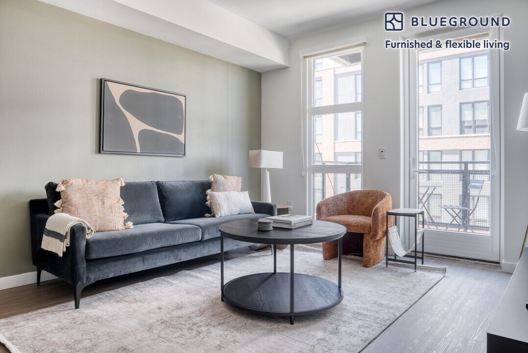 4310 Hubbard St-Unit -FL3-ID1031 in Emeryville, CA - Foto de edificio