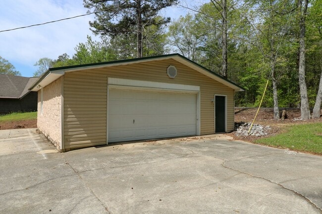 325 Reed Rd in Ragland, AL - Building Photo - Building Photo