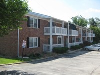 Maple Grove Condominium Rentals in Lisle, IL - Building Photo - Building Photo