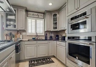 340 Palo Verde Dr in Henderson, NV - Building Photo - Building Photo