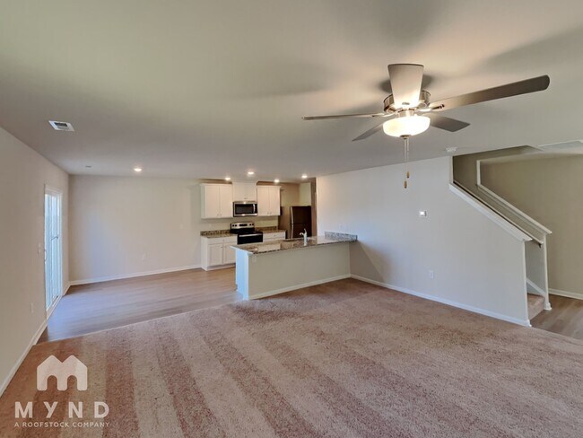 5012 Golden Flyer Ln in Charlotte, NC - Building Photo - Building Photo