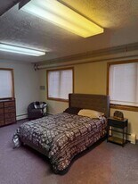 104 State St in Charlevoix, MI - Building Photo