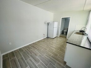 3705 19th St W in Bradenton, FL - Foto de edificio - Building Photo