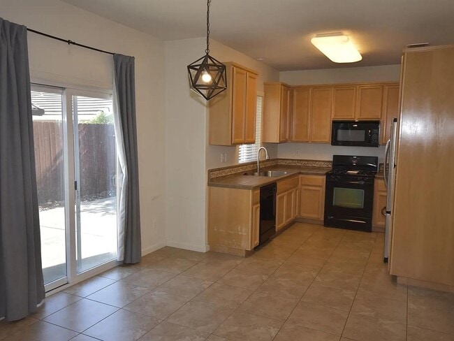 1564 Blue Beaver Way in Roseville, CA - Foto de edificio - Building Photo