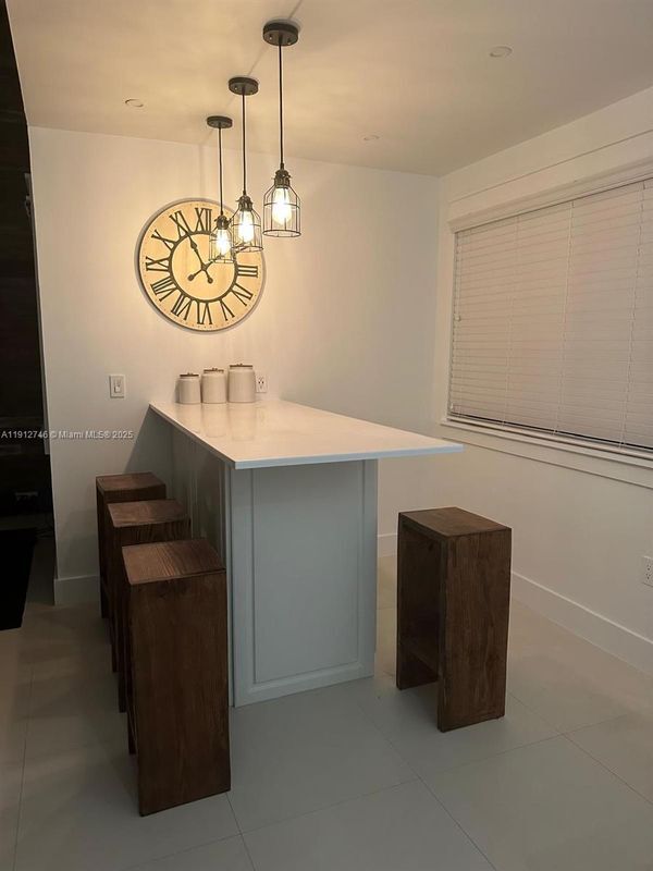 10040 NW 9th St Cir in Miami, FL - Foto de edificio - Building Photo