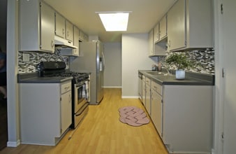 1520 Sutter Dr in Hanover Park, IL - Building Photo - Building Photo