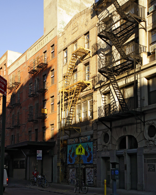 156 Rivington St in New York, NY - Building Photo - Building Photo