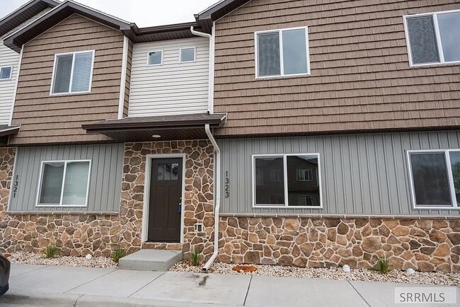 property at 1323 Boston Ct
