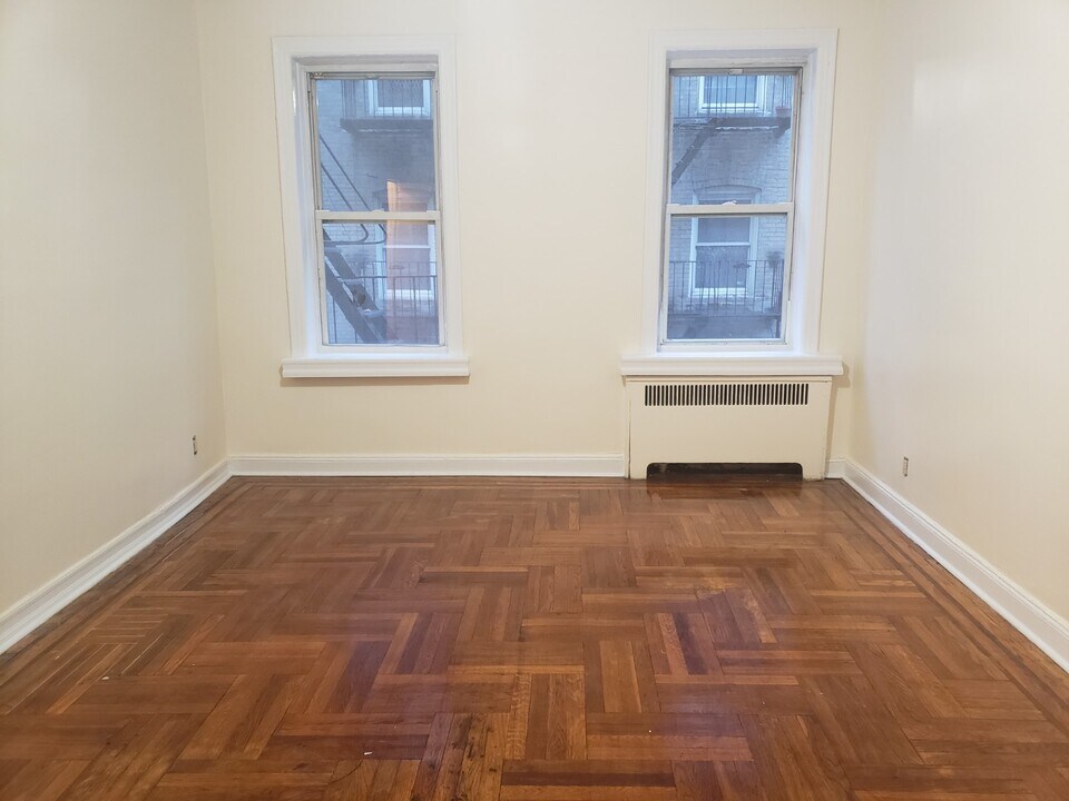 189 E 18th St in Brooklyn, NY - Building Photo