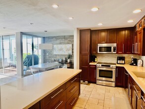 3850 Riviera Dr, Unit 3b in San Diego, CA - Building Photo - Building Photo