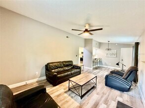 3958 Dream Oak Pl in Tampa, FL - Building Photo - Building Photo