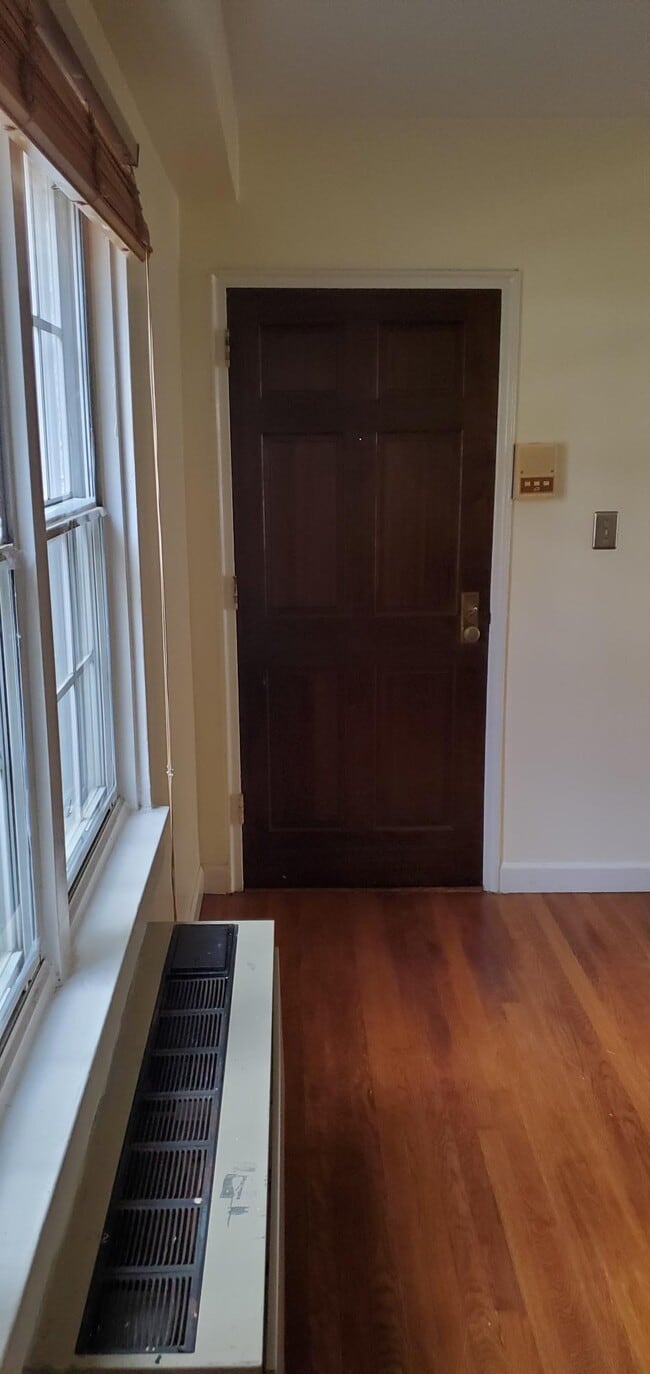 310 Ashby St, Unit D in Alexandria, VA - Foto de edificio - Building Photo
