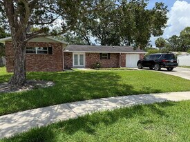 8401 Blackstone Ct in Tampa, FL - Building Photo