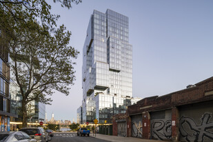 416 Kent in Brooklyn, NY - Foto de edificio - Building Photo