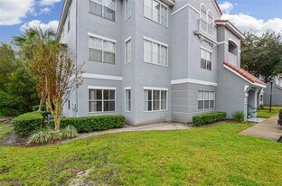 18001 Richmond Pl Dr in Tampa, FL - Building Photo