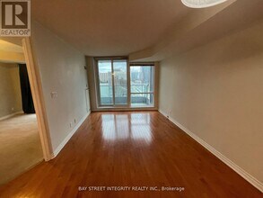 1 Elm Dr W in Mississauga, ON - Building Photo - Building Photo