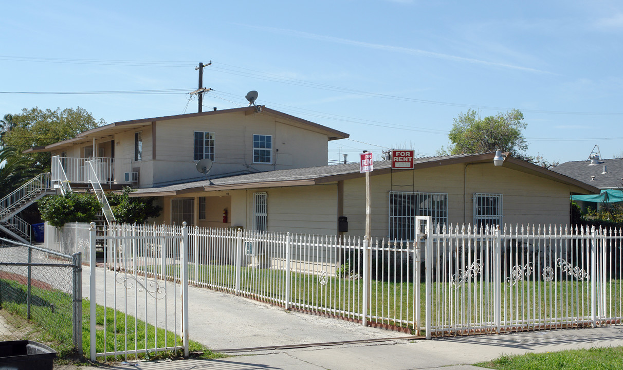 215 E Temple St in San Bernardino, CA - Building Photo