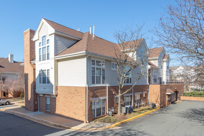 Gates at West Falls in Falls Church, VA - Foto de edificio - Building Photo