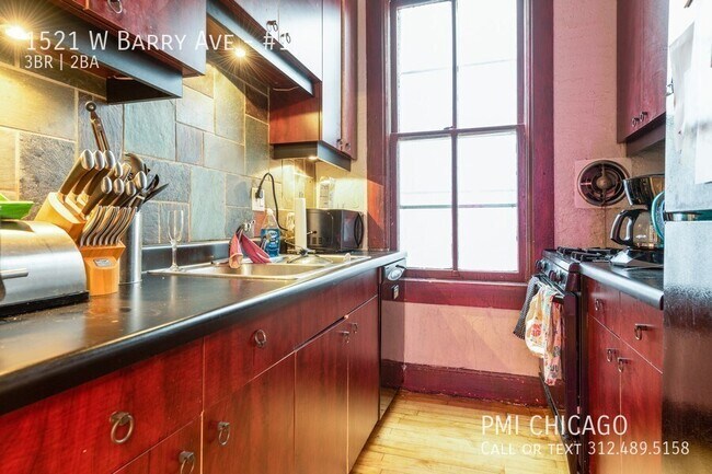 1521 W Barry Ave in Chicago, IL - Building Photo - Building Photo