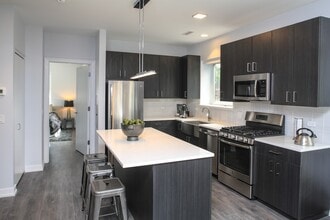 909 W Montana St in Chicago, IL - Building Photo - Building Photo