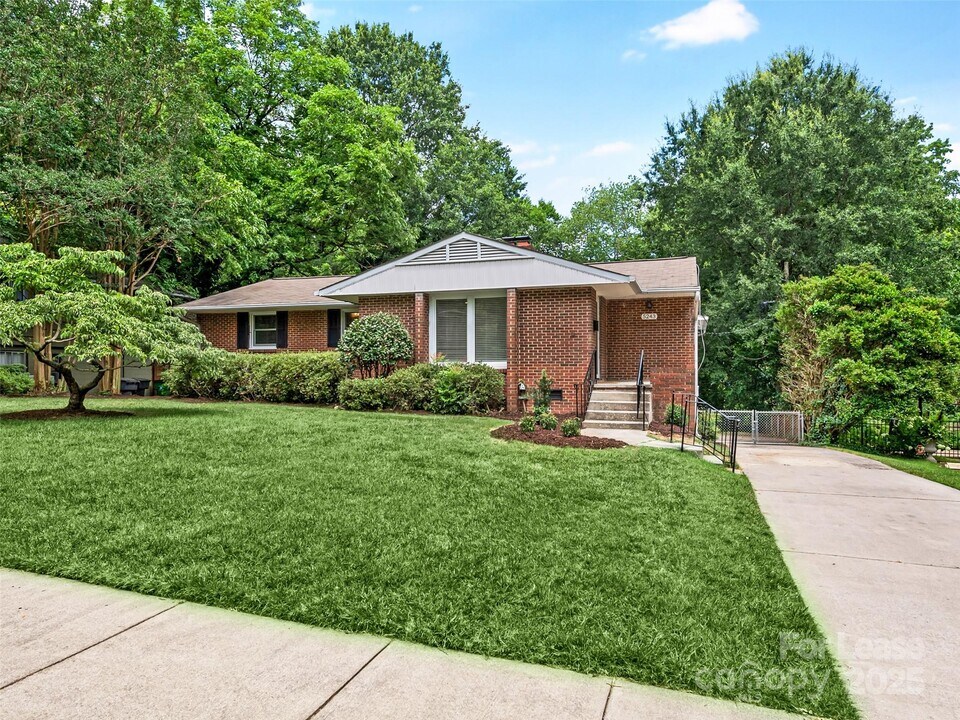 5243 Murrayhill Rd in Charlotte, NC - Building Photo