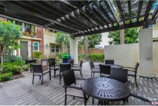 8074 Ackerman St in Buena Park, CA - Foto de edificio - Building Photo