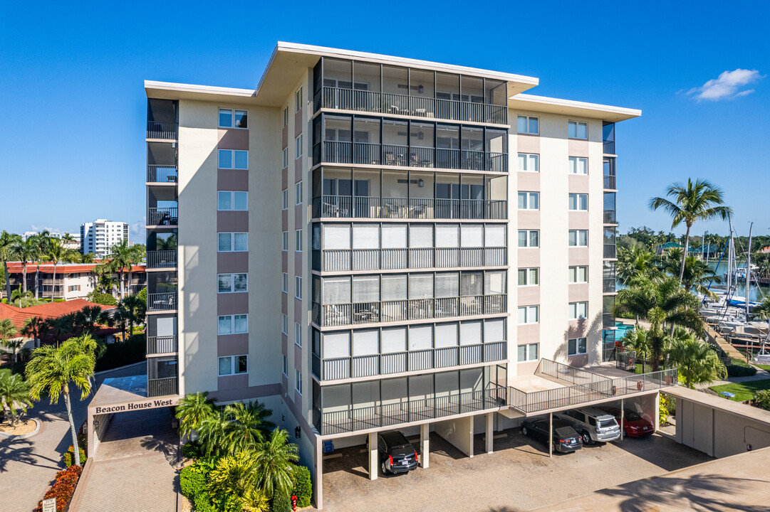 Beacon House Tower in Naples, FL - Foto de edificio