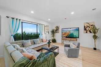 5048 Bluff Pl-Unit -ID1323818P in El Cajon, CA - Foto de edificio - Building Photo