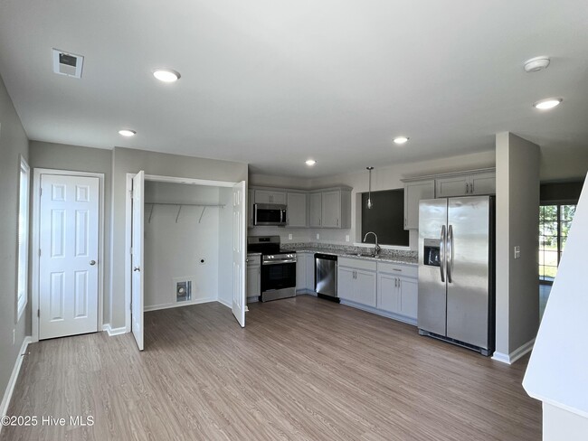 1230 Masters Ln in Greenville, NC - Building Photo - Building Photo