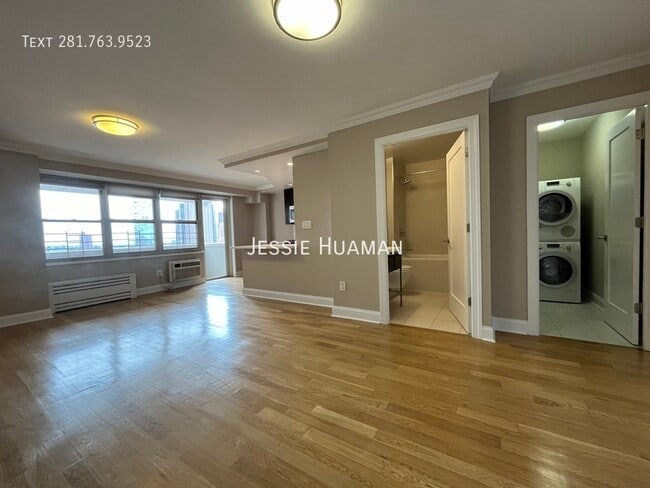 80 N Moore St in New York, NY - Building Photo - Building Photo