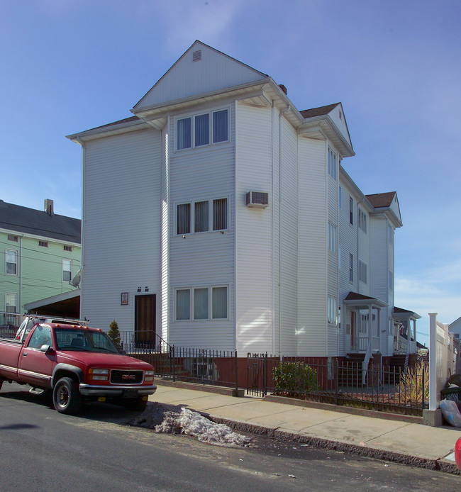 245 Union St in Fall River, MA - Building Photo - Building Photo