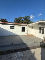 351 E 17th St in Hialeah, FL - Building Photo