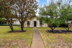 4105 Astoria St in Irving, TX - Building Photo